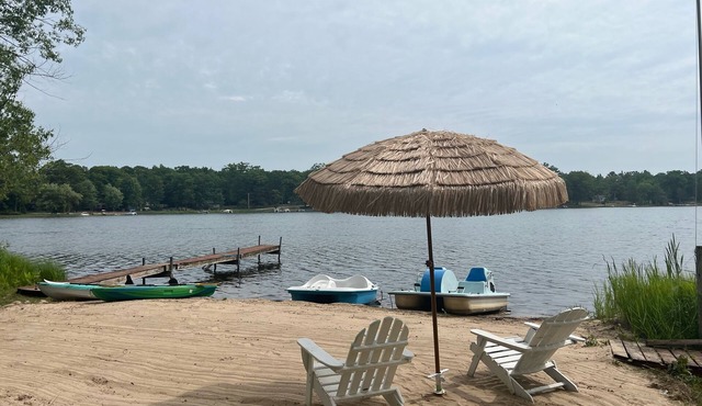 Lake Front with Hot tub! Silver Lake, Clare Co. nNew owners, many upgrades! n
