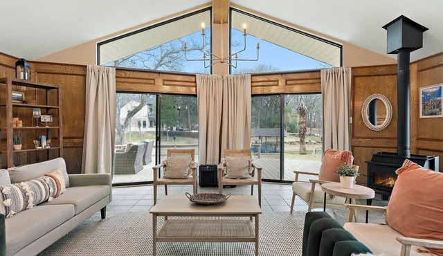 Lake Front with Two Homes: A Luxurious Waterfront Getaway with a View