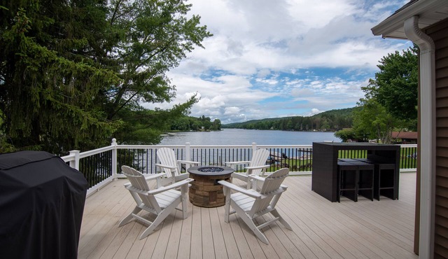 LAKE FRONT WITH VIEWS TO DREAM OF