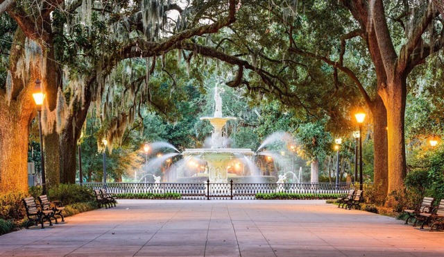 Lake Front Wooden Cabin Featuring, Hot Tub and Fire Pit, Located On Farm