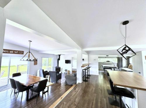 Lake & Game Room - Chalet Brothers and Sun