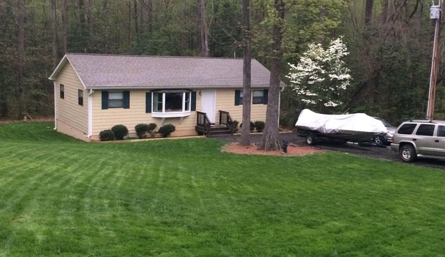 Lake Gaston Cabin in the Woods