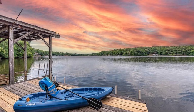 Lake Gaston Duo Kayaks and Dock Duplex 4000+ sq ft