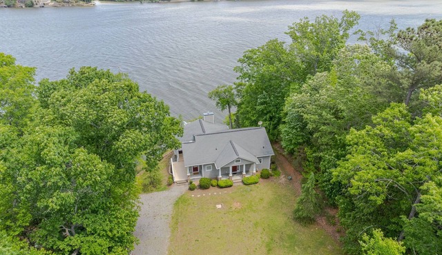 Lake Gaston Main Lake Home, expansive view and water toys!