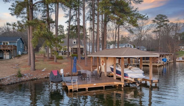 Lake Gaston Retreat | Dock, Firepit & Kayaks