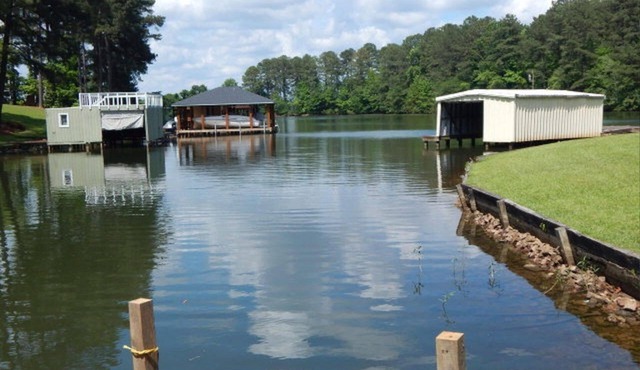 Lake Gaston Waterfront Cottage