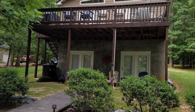 Lake Gaston Waterfront Cottage Sleeps 6 with private Boathouse
