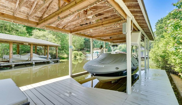 Lake Gaston Waterfront w Private Dock & Kayaks