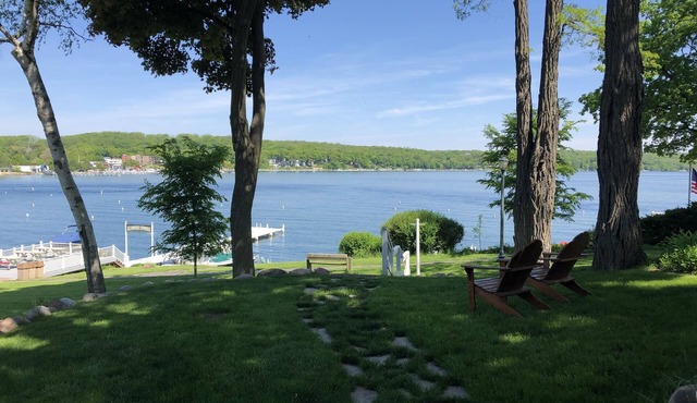Lake Geneva Waterfront, beautiful family cottage in Glenwood Springs. Fontana