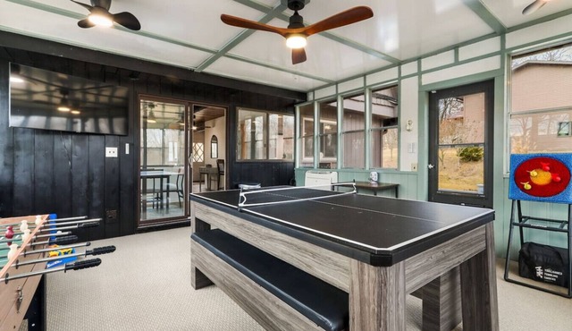 Lake Geneva Cozy Retreat – Game Room, Sleeps 12, Walk to Lake Como