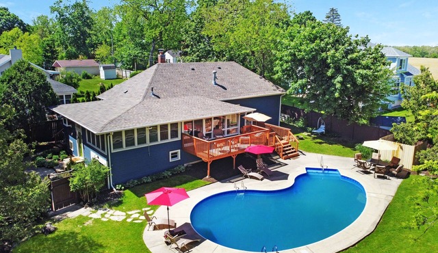 LAKE GENEVA HOME WITH POOL 2 BLOCKS FROM LAKE-BEACH-SWIM PIER