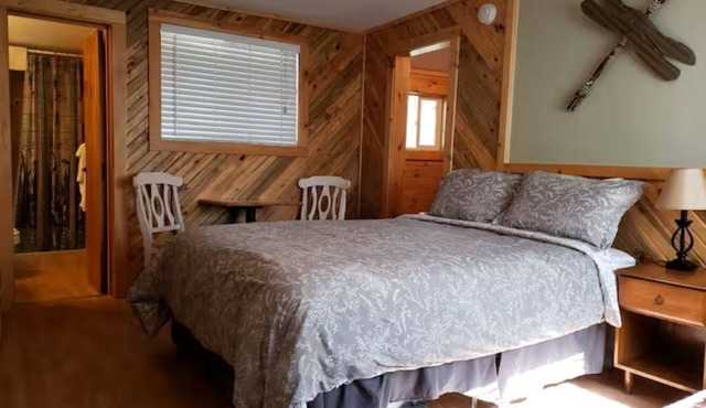 Lake George Cabins & RV Park: Cabin 5 Dragonfly