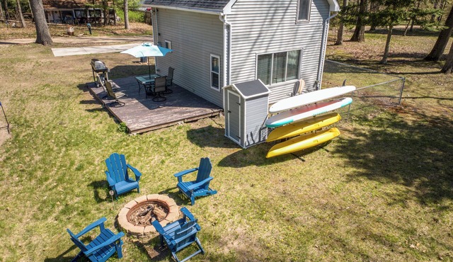 Lake George Getaway: Cozy cottage w/kayaks, cornhole, Xbox, volleyball