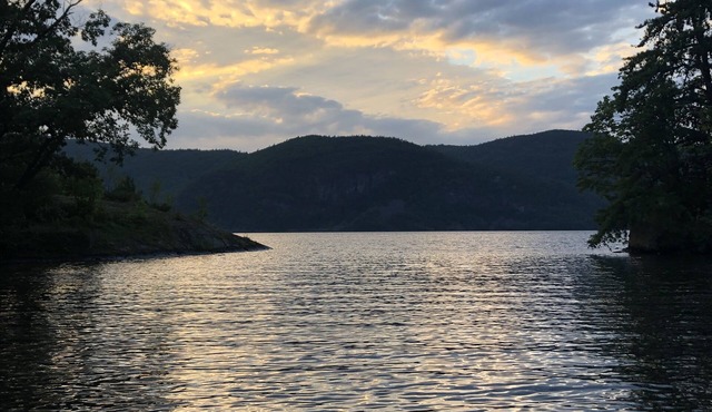 Lake George, Huletts Landing, Large family -friendly 5 BD Cozy Country Cottage