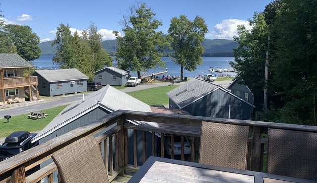 Lake George Lake View and Beach Access 4 Bedroom House - 10 People
