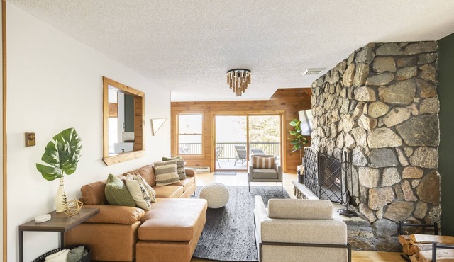 Lake George Secluded Chalet: Terrace, Firepit, BBQ Grill, Foosball, Air Hockey