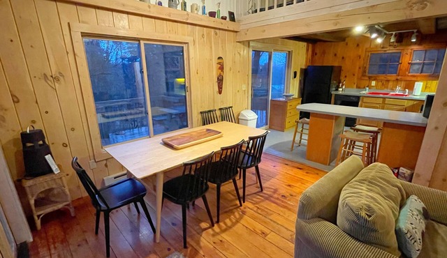 Lake George views with beach & dock space. Near Gore, NY's largest ski resort.