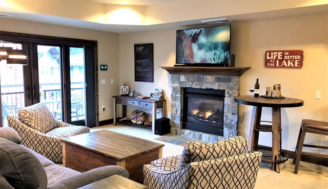 Lake Getaway! Elegant 2-Bedroom Condo in Downtown McCall