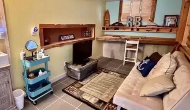Lake Getaway - Sleeps 12 - includes boat slipnn