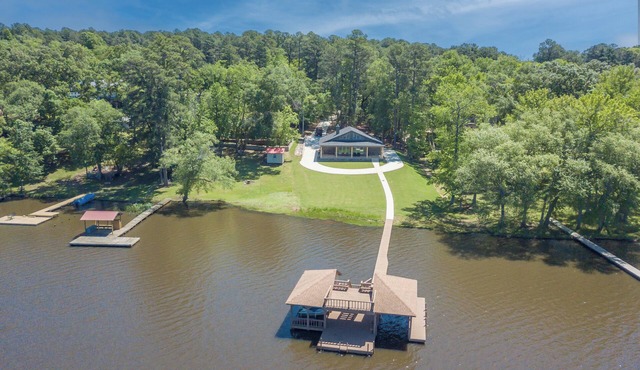 Lake Gladewater lake house - come relax ,watch the sunset or jump off the dock.