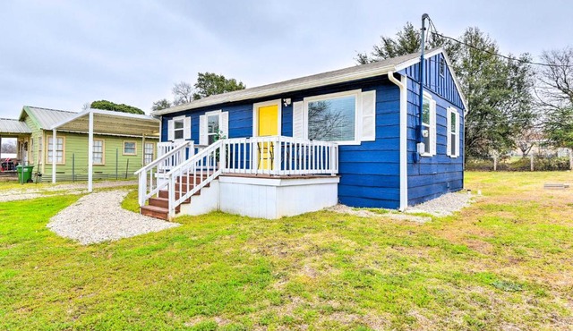 Lake Granbury Getaway ~ 1 Block to Waterfront