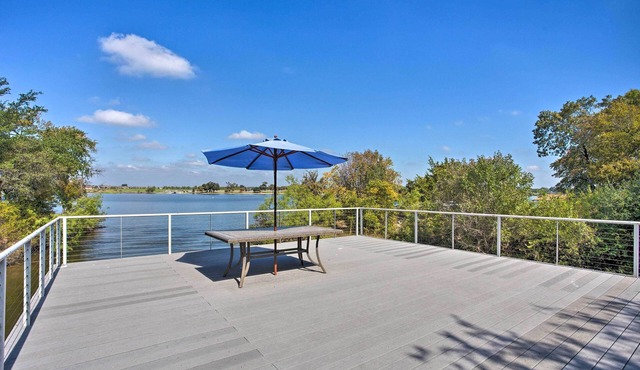 Lake Granbury Getaway! Family Home w/Deck & Games