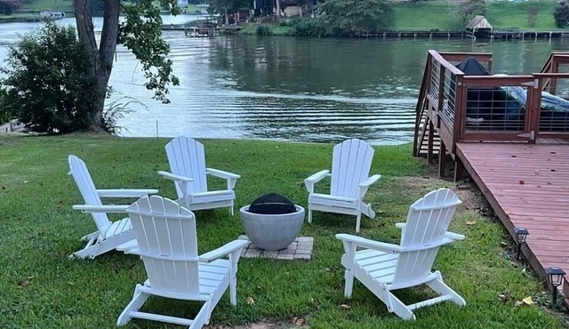 Lake Greenwood Home - Come refresh in a quiet cove!