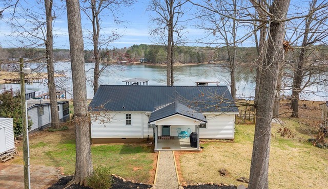 Lake Greenwood Splash & Stay