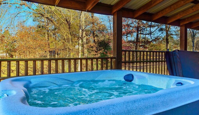 Lake Greenwood Waterfront Paradise w wrap around porches, dock/ramp & Hot Tub