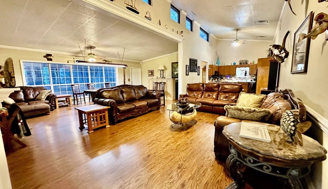 Lake Guntersville - waterfront, boat parking & Eagle watching- sleeps 22