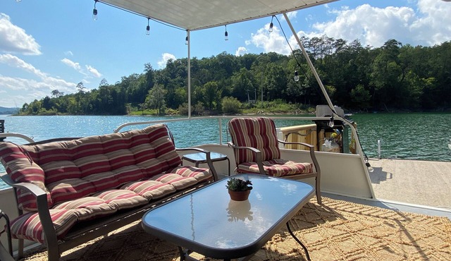 Lake Gypsy Floating House on Beautiful Norris Lake - Your Private Lake Oasis