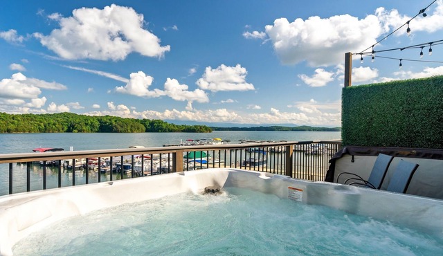 Lake Hair, Don't Care - Lake View / Mountain View / Fire Pit / Corn Hole / Hot Tub