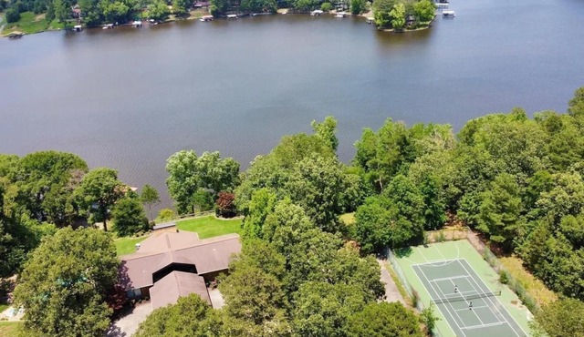 Lake Hamilton, 48 Private Acres, Pool, Sleeps 23 or 39