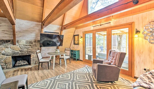 Lake Hamilton Cabin Boating Getaway!