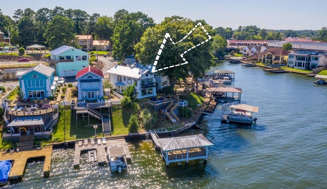 Lake Hamilton Cottage - Amazing Views!