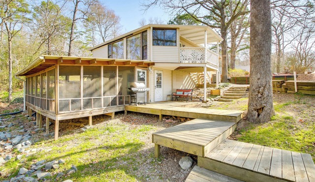 Lake Hamilton Family Gem: Hot Tub & Boat Slip!