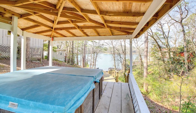 Lake Hamilton Family Gem: Hot Tub & Boat Slip!