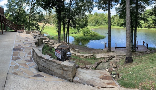 Lake Hamilton Getaway on Quiet Cove! Close to Races, a central location!