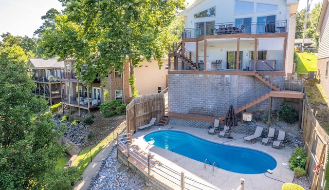 Lake Hamilton House with Pool and Hot Tub!
