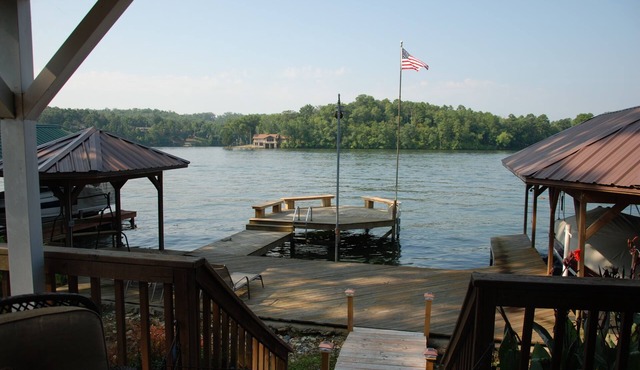 Lake Hamilton Lakefront! Main Channel Large Decks & Boat Dock! Spectacular View!