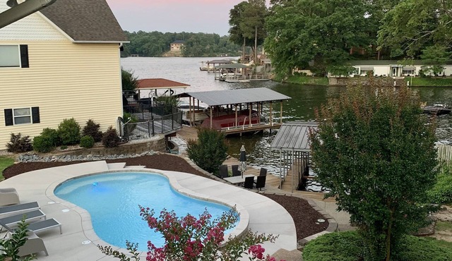 Lake Hamilton luxury lake house! New spa and pool with optional heat ready!