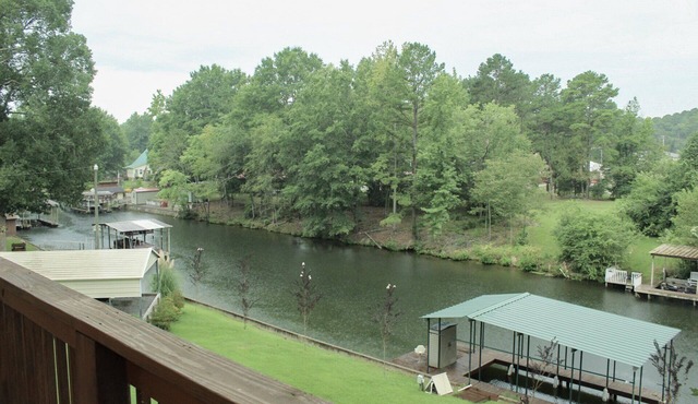 Lake Hamilton Retreat-4nKings-Sleeps 16:Private Ramp & Dock, Fire Pit,Large Deck