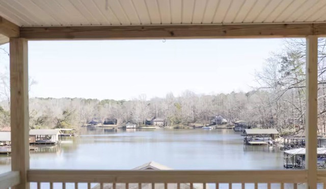 Lake Harding Getaway-Near Auburn & Ft. Benning-Private Dock-3mi to Everything!