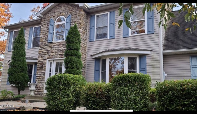 Lake Harmony spacious, 6 br private pool, hot tub, sauna, play sat, game room
