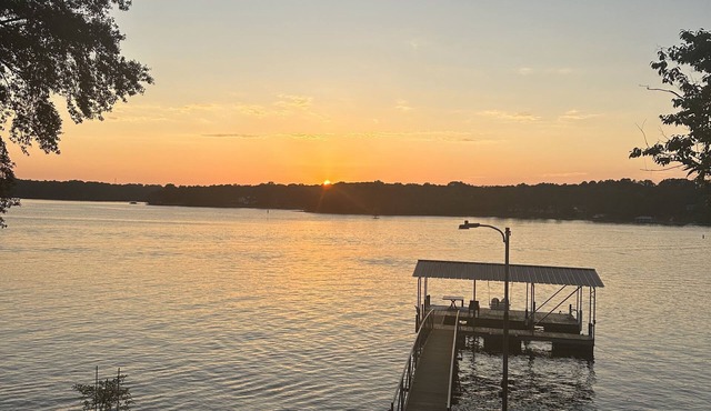 Lake Hartwell-10 miles to Clemson and short boat ride to Green Pond Landing