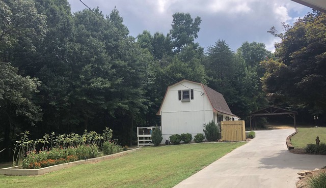 Lake Hartwell Barn house on acreage with private swim dock. Dog friendly.