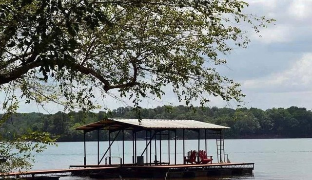 Lake Hartwell Covered Dock & Sunset Beach 3BD, 1BA