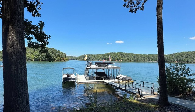 Lake Hartwell, Deep Water, 20min from Clemson, Two Story Dock, Fire Pit