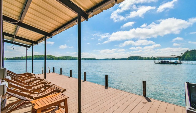 Lake Hartwell Escape: Dock, Kayaks & Game Room