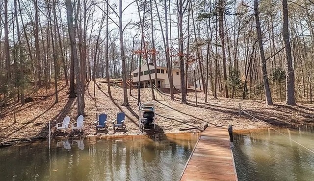 Lake Hartwell NEW HOT TUB Paddle boards kayaks, 30 mins to blue ridge mountains!